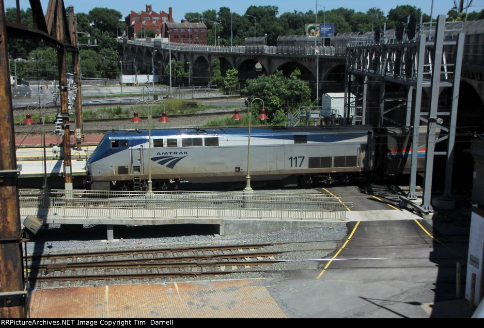 AMTK 117 arrives on train 43